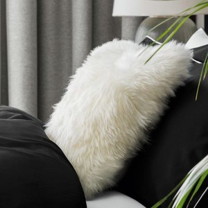 Декоративная подушка Togas Отеро белая 40х40 см