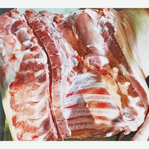 Свинина на кости Камский бекон охлажденная 1 категория 1кг вес