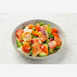 Салат с лососем, свежими овощами и печеным перцем 230 г