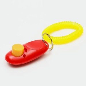 Кликер для дрессировки собак Пижон с браслетом на руку красный