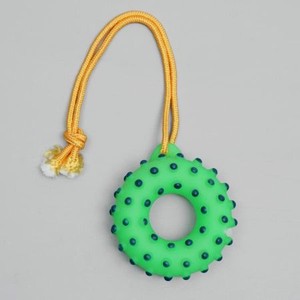 Игрушка для собак Пижон пищащая «Кольцо на веревке» зелёная